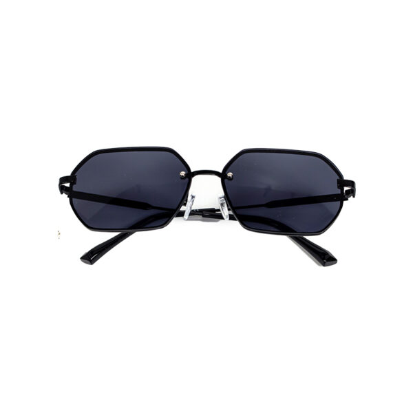 γυαλιά ηλίου πολυγωνικά με μαύρο φακό και μεταλλικό σκελετό μαύρο