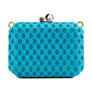 τσάντα clutch πολυγωνική ψάθινη σε γαλάζιο χρώμα