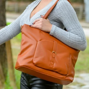 τσάντα ώμου με εξωτερική τσέπη σε τρία χρώματα